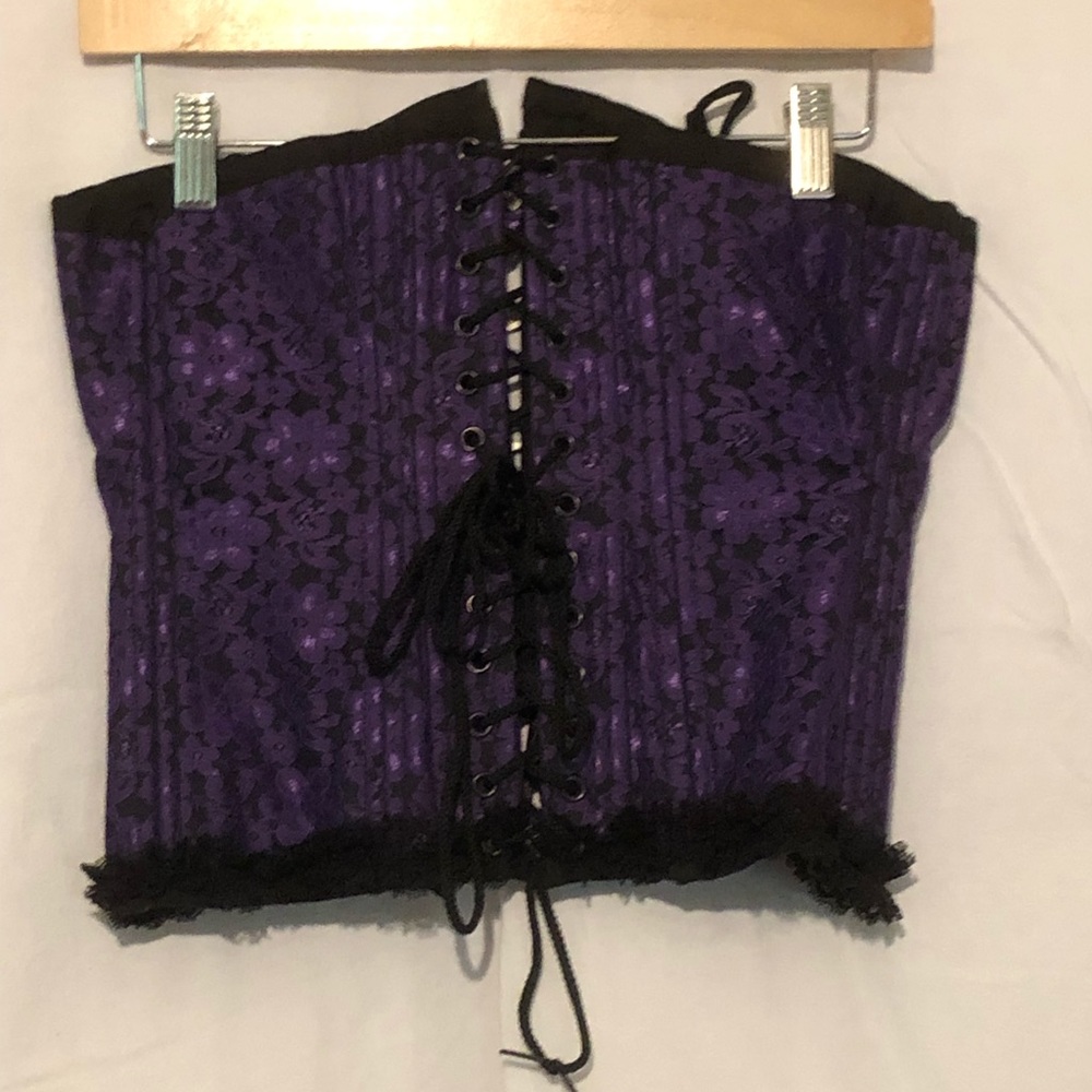 Corset - Picture 2 of 2